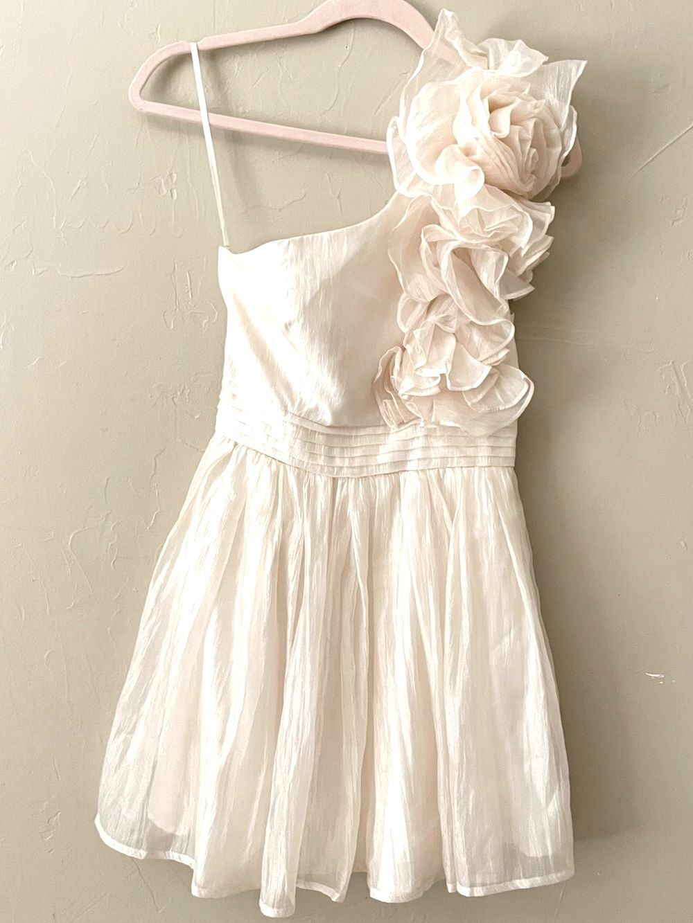 Do+Be Genesis Ruffled Mini Dress. Sz Small cold shoulder. 3D flowers